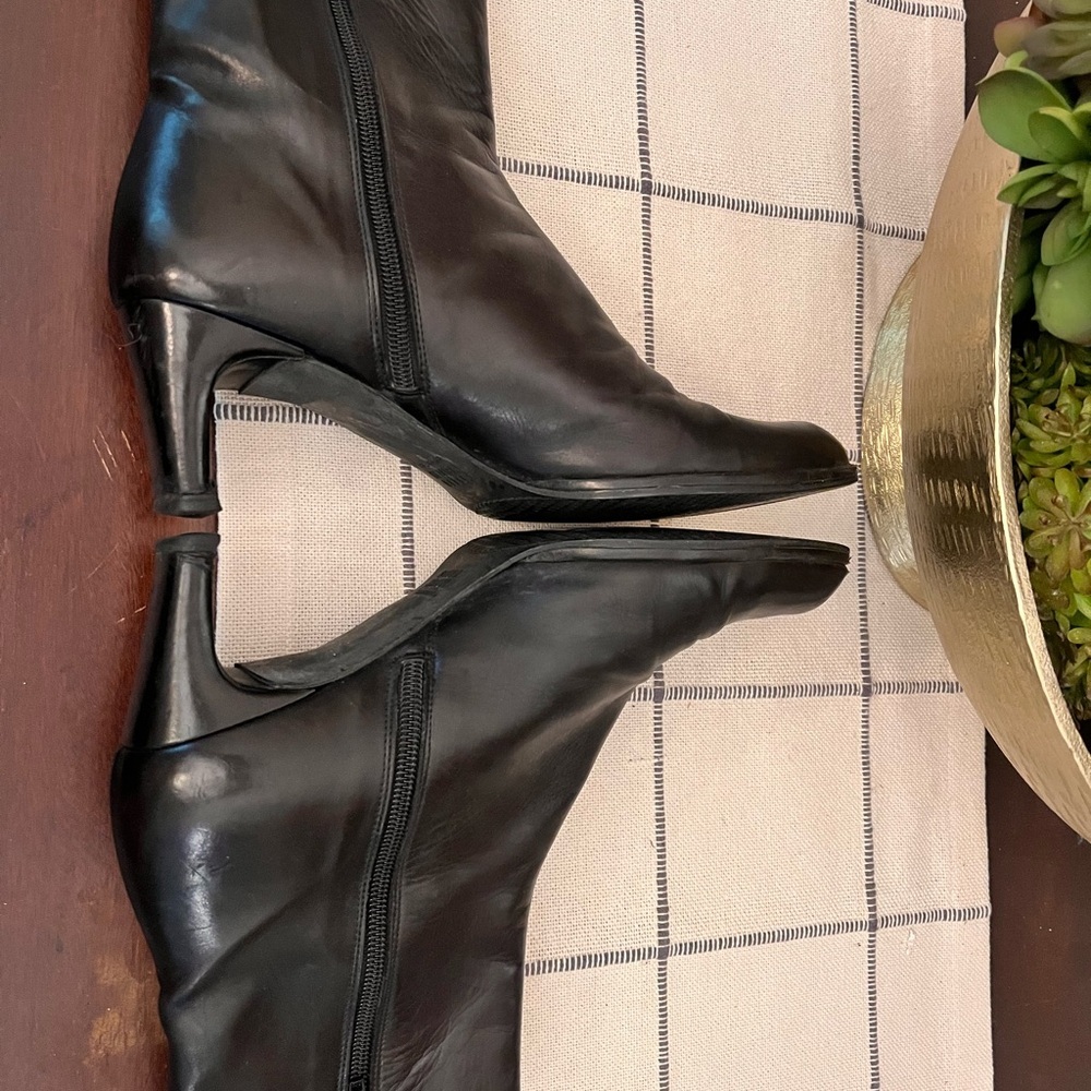 Stuart Weitzman Black Leather Boots Ladies Size 8.5 Fall Winter Perfect Classic - Picture 6 of 11